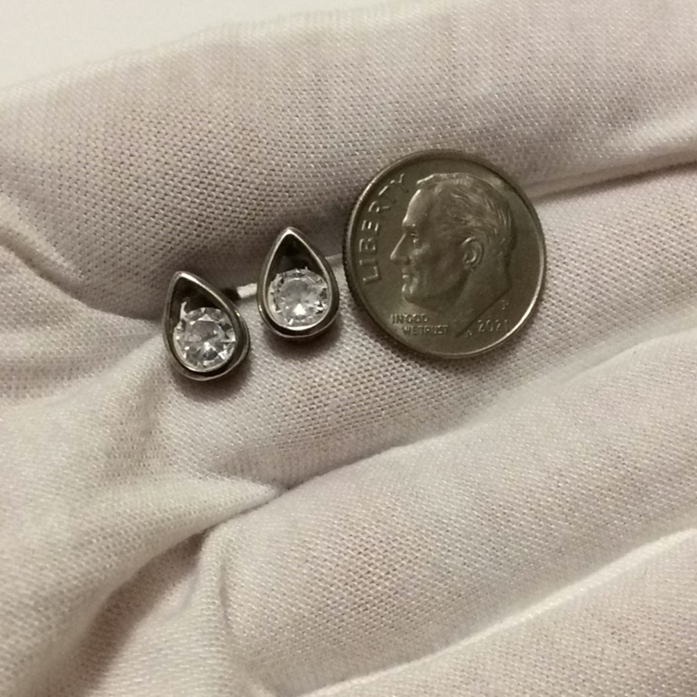 Silver Earrings - Picture 4 of 4